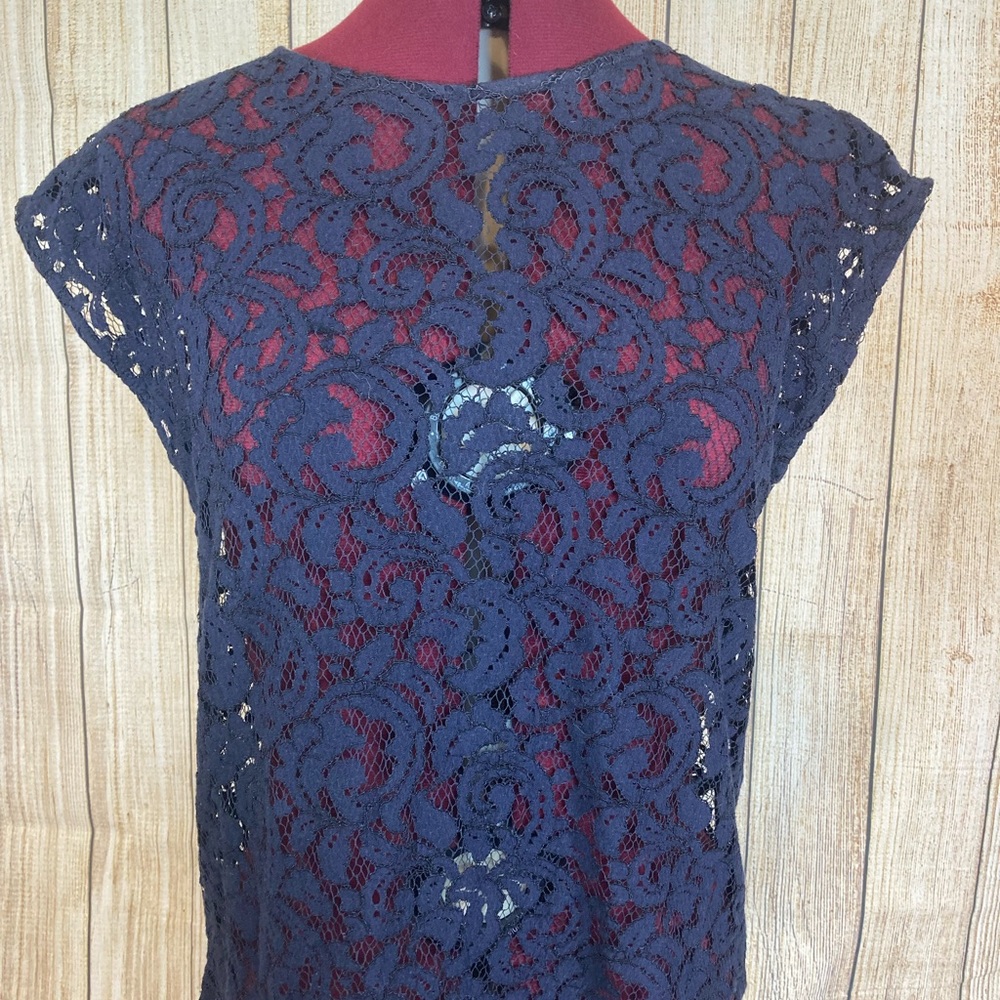 Beautiful lace top navy blue LOFT